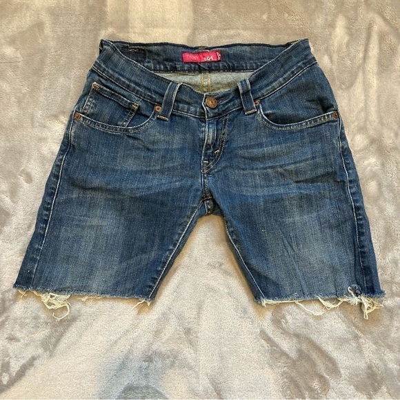 Levi's Tilted 504 Blue Denim Cutoff Bermuda Jean Shorts Junior Size 5 - Picture 1 of 13